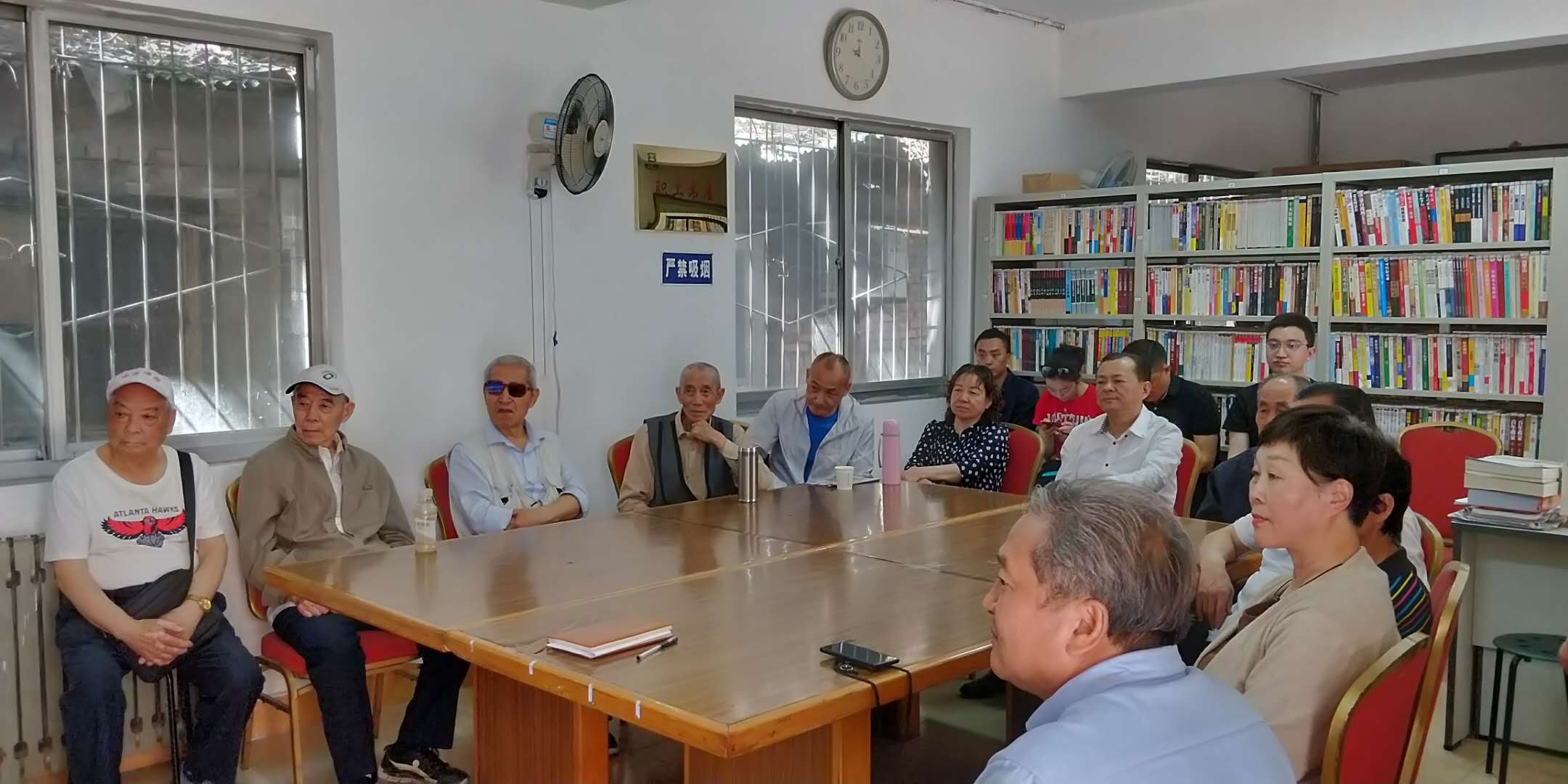 人民大厦离退休（离岗）党支部召开老党员集中学习会